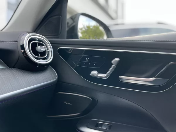 Mercedes-Benz Třídy C 220d 4Matic - foto 35