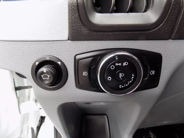 Ford Transit 2,2 TDCI LWB TREND 9 SD RAMPA - foto 32