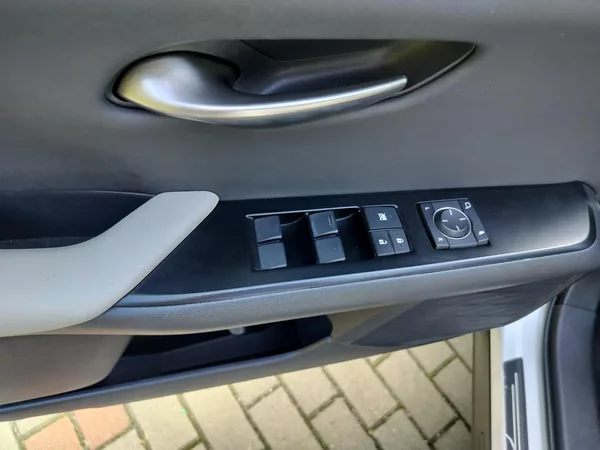 Lexus UX 250h black-white edition, kůže - foto 10