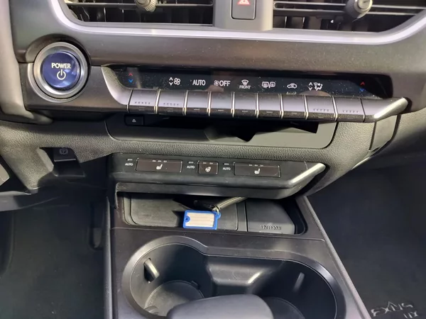 Lexus UX 250h black-white edition, kůže - foto 15