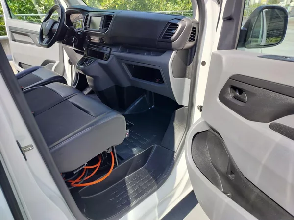 Opel Vivaro e - foto 20