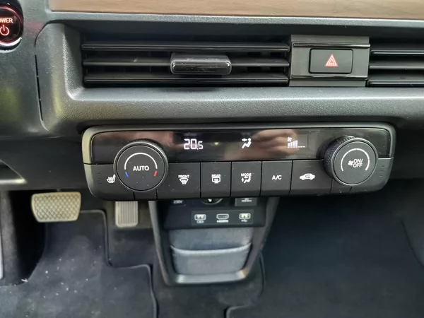 Honda e Advance, kůže - foto 18