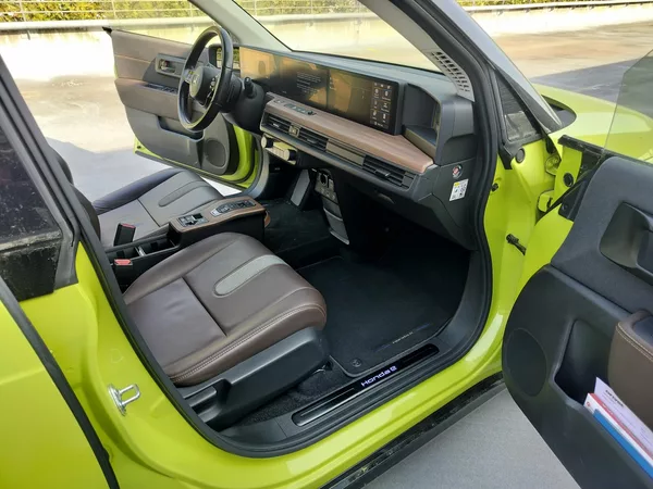 Honda e Advance, kůže - foto 21