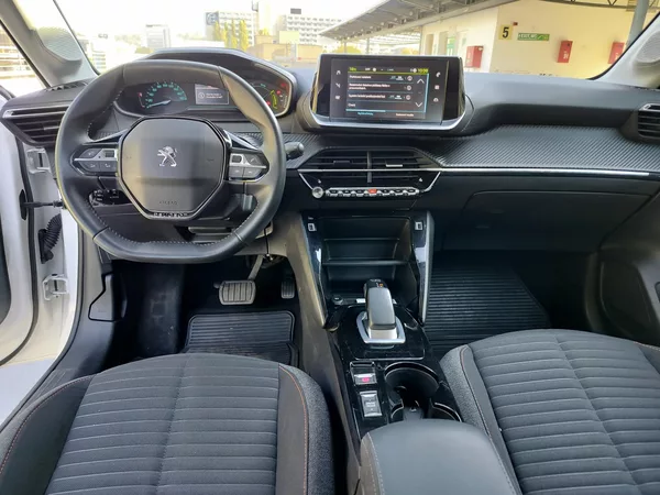 Peugeot 208 e - foto 12