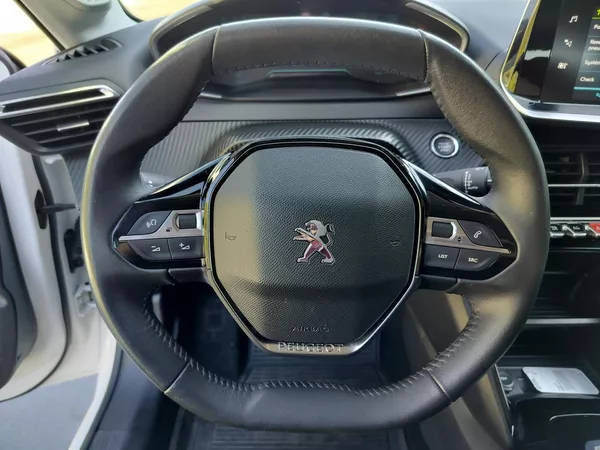 Peugeot 208 e - foto 13