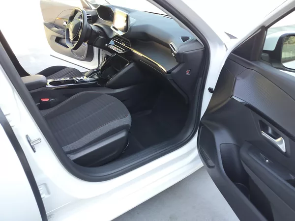 Peugeot 208 e - foto 21
