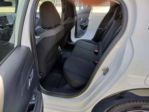 Peugeot 208 e - foto 24