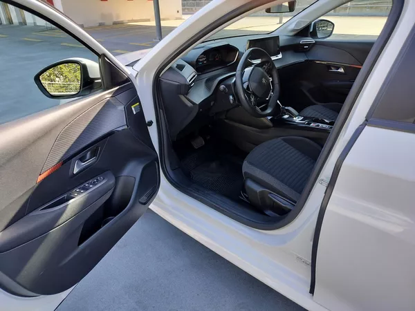 Peugeot 208 e - foto 9