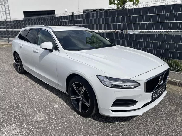 Volvo V90 2.0 D4 140kW MOMENTUM