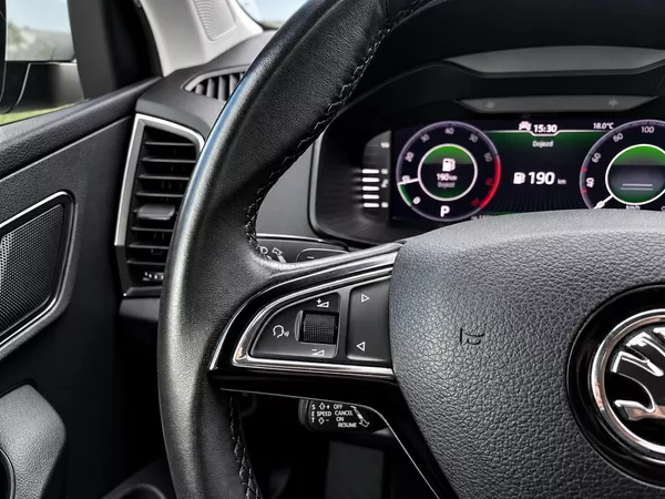 Škoda Karoq 1.5 TSI 110 kW DSG STYLE - foto 15