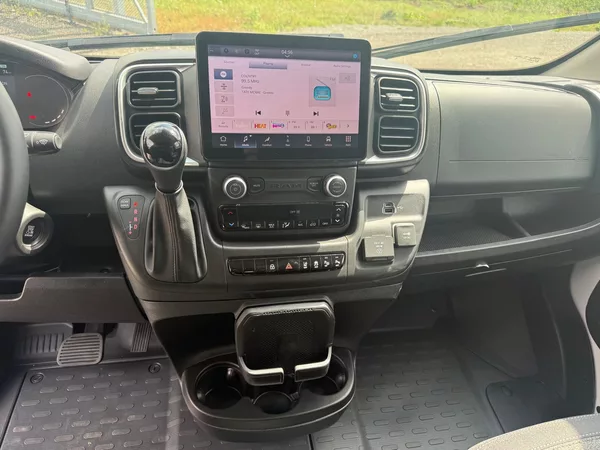 Dodge RAM 3500 SLT 3.6L V6 VVT High Roof - foto 12