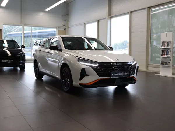 Dongfeng SHINE E1 / 1.5i - foto 3