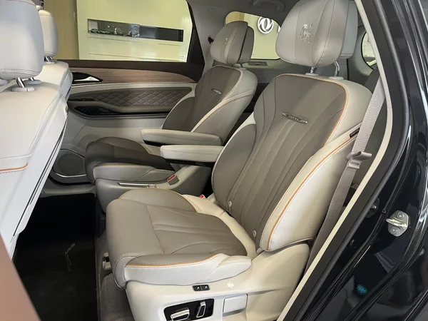 Dongfeng U-Tour Exclusive FR, světlý int. - foto 16