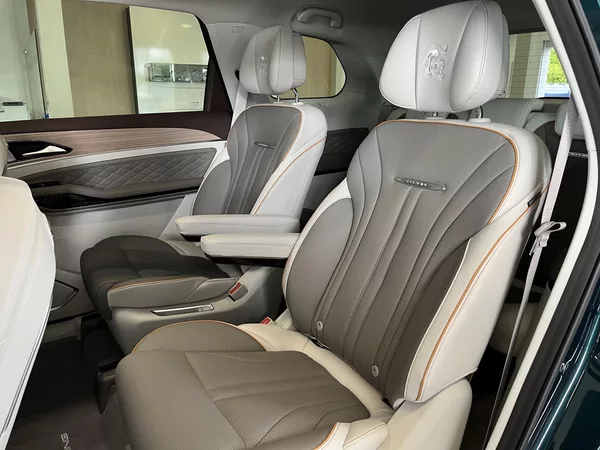Dongfeng U-Tour Exclusive HEV, světlý int. - foto 15