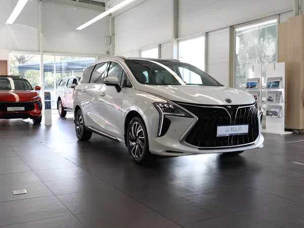 Dongfeng U-Tour Exclusive HEV