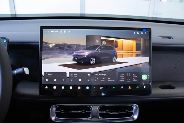 Leapmotor B10 DESIGN HYBRID EV - foto 11