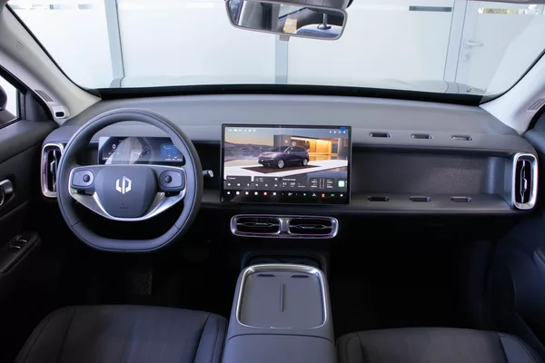 Leapmotor B10 DESIGN HYBRID EV - foto 8