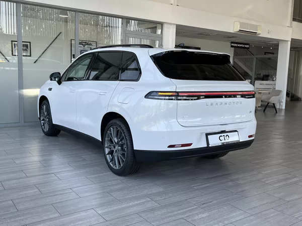 Leapmotor C10 REEV DESIGN Hybrid EV - foto 6