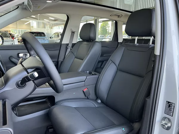 Leapmotor C10 REEV Design Hybrid EV - foto 14