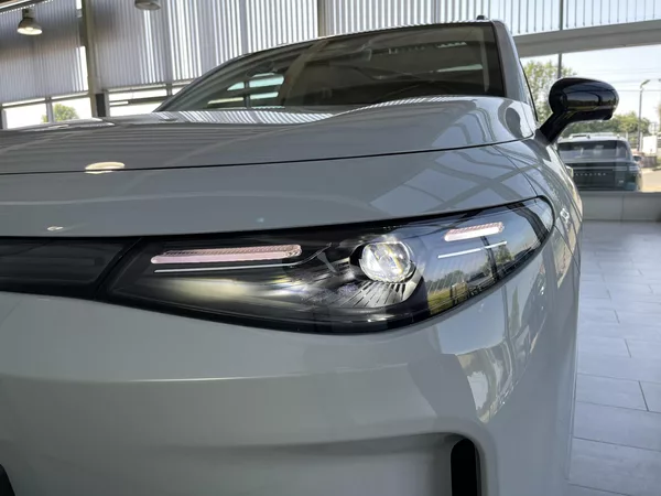 Leapmotor C10 REEV Design Hybrid EV - foto 17
