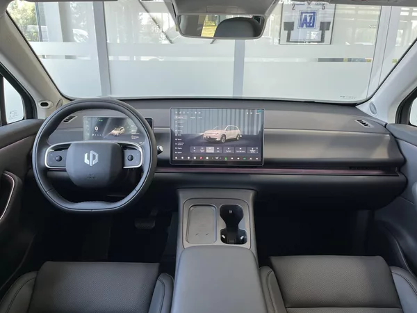 Leapmotor C10 REEV Design Hybrid EV - foto 8
