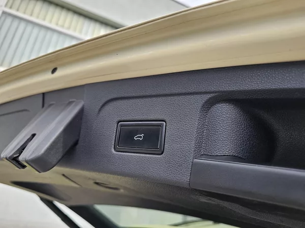 Volkswagen Touran 2.0TDI DSG - foto 18
