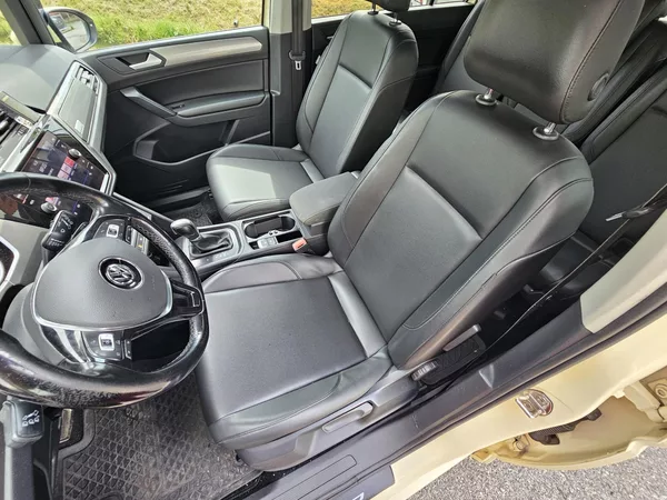 Volkswagen Touran 2.0TDI DSG - foto 8