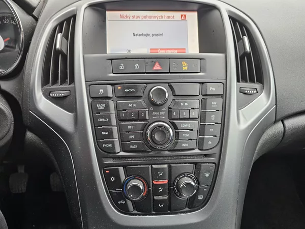 Opel Astra J 1.7CDTI - foto 11