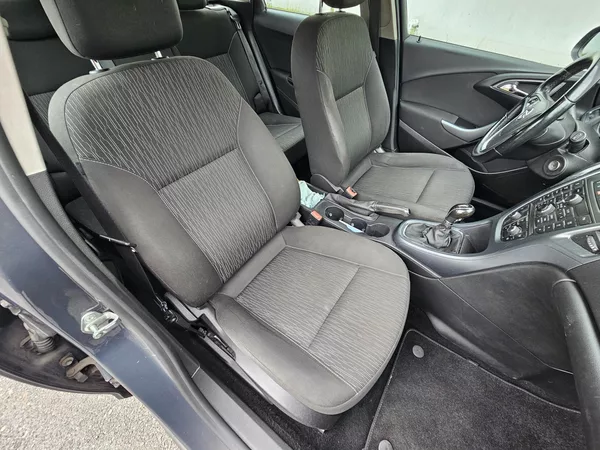 Opel Astra J 1.7CDTI - foto 14