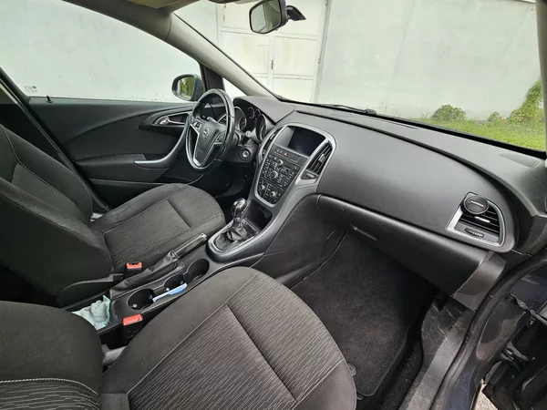 Opel Astra J 1.7CDTI - foto 15