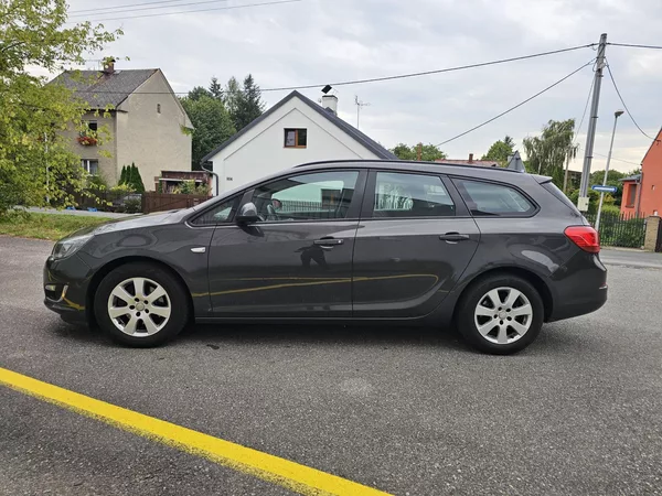 Opel Astra J 1.7CDTI - foto 2