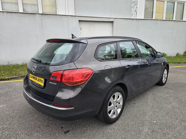 Opel Astra J 1.7CDTI - foto 5