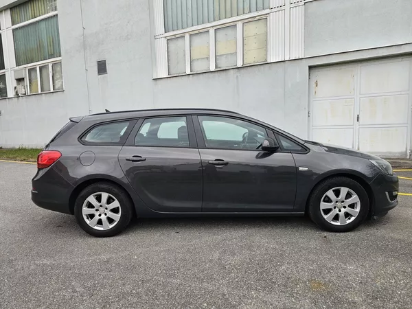Opel Astra J 1.7CDTI - foto 6