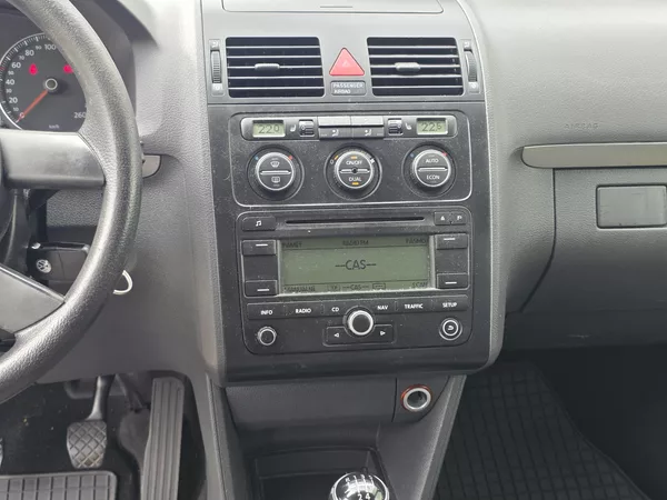 Volkswagen Touran 2.0i 80kw CNG Benzin - foto 15