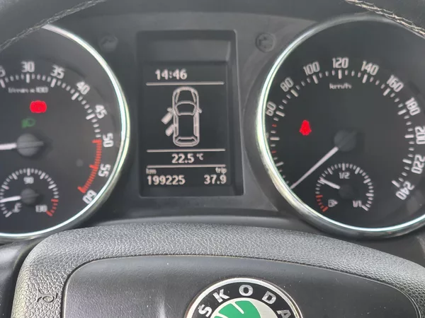 Škoda Yeti 2.0 TDi 81kw - foto 15