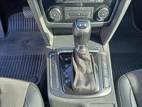 Škoda Superb 2,0 DSG 4x4 - foto 11