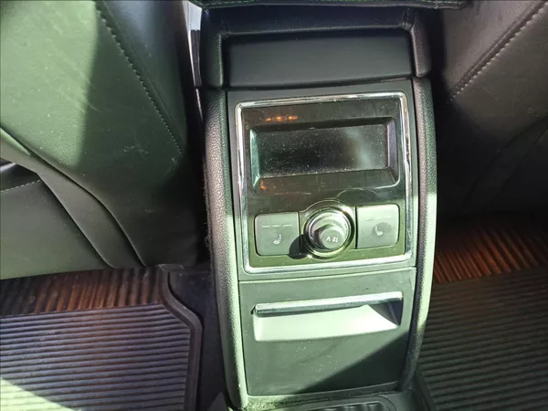 Škoda Superb 2,0 DSG 4x4 - foto 12