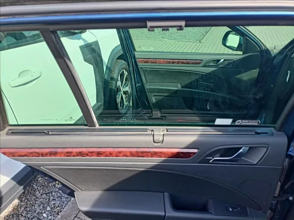 Škoda Superb 2,0 DSG 4x4 - foto 8