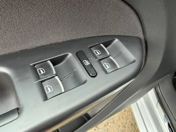 Volkswagen Touran 1,6 TDi BLUEMOTION STYLE - foto 14