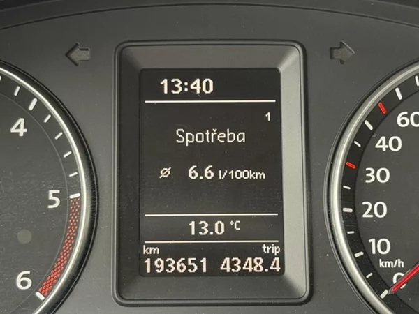 Volkswagen Touran 1,6 TDi BLUEMOTION STYLE - foto 20