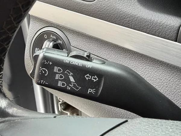 Volkswagen Touran 1,6 TDi BLUEMOTION STYLE - foto 22