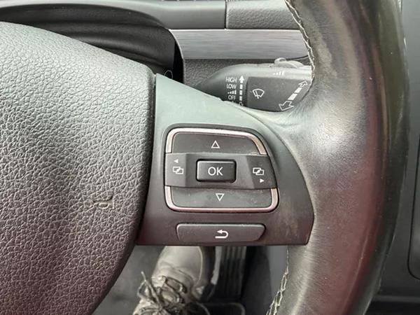 Volkswagen Touran 1,6 TDi BLUEMOTION STYLE - foto 23