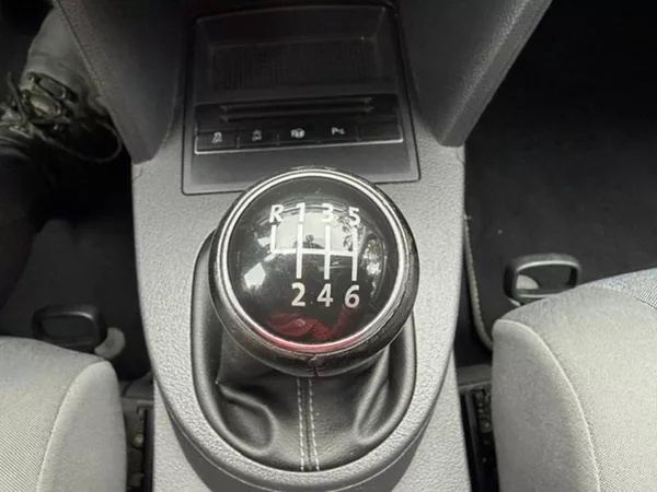 Volkswagen Touran 1,6 TDi BLUEMOTION STYLE - foto 24