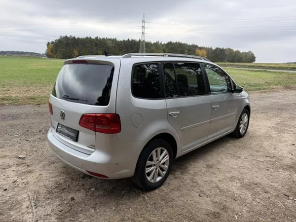 Volkswagen Touran 1,6 TDi BLUEMOTION STYLE - foto 6