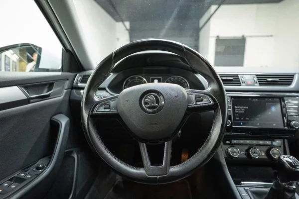 Škoda Superb 1.6 TDI 88 kW - foto 10