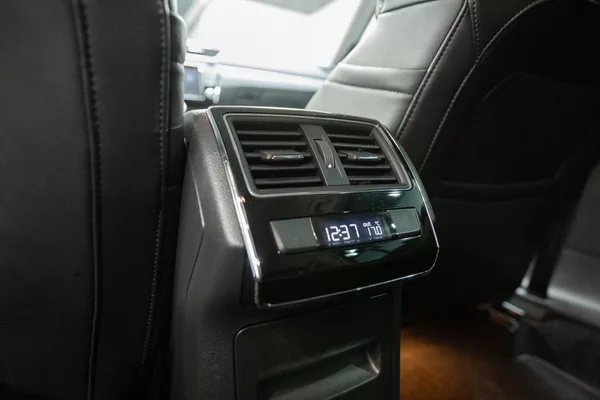 Škoda Superb 1.6 TDI 88 kW - foto 15