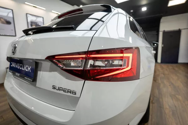 Škoda Superb 1.6 TDI 88 kW - foto 18