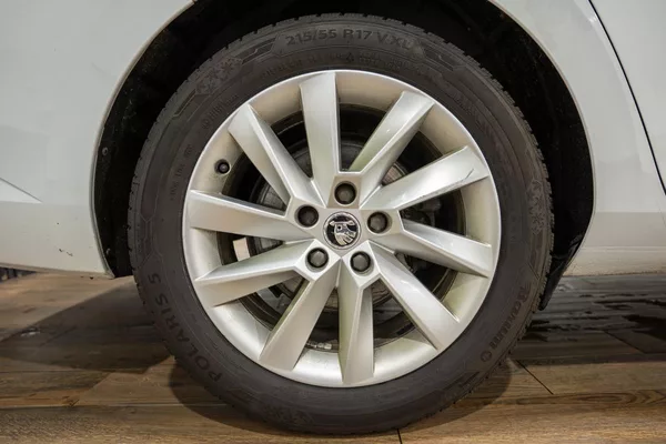 Škoda Superb 1.6 TDI 88 kW - foto 22