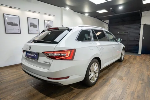 Škoda Superb 1.6 TDI 88 kW - foto 4