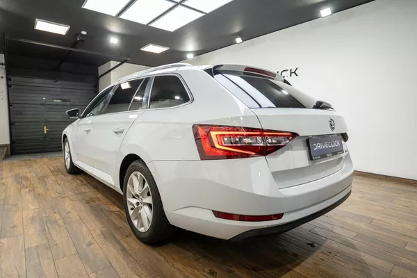 Škoda Superb 1.6 TDI 88 kW - foto 6